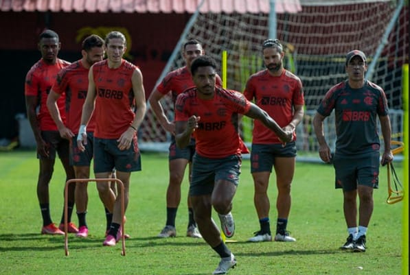 Sem Rogério Ceni, Flamengo duela contra o Coritiba pela Copa do Brasil