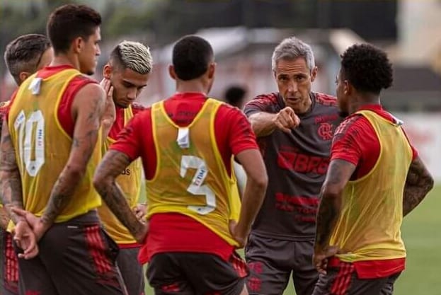 Com contrato curto, meia do Flamengo é cobiçado por times árabes