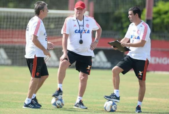 Abel elogia trabalho do Flamengo na Flórida e admite ausência de reforços na estreia do Carioca