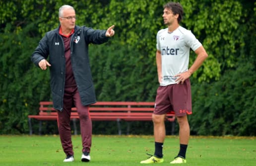 Flamengo monitora Rodrigo Caio e ouve elogios de Dorival; permanência no São Paulo é improvável