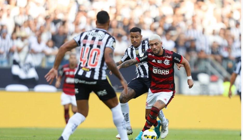 Flamengo volta a jogar mal, é dominado e perde para o Atlético-MG no Mineirão