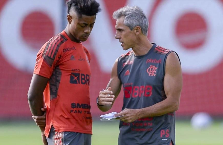 Falta de sensibilidade! Denílson faz alerta para perigo no vestiário do Flamengo e critica Paulo Sousa