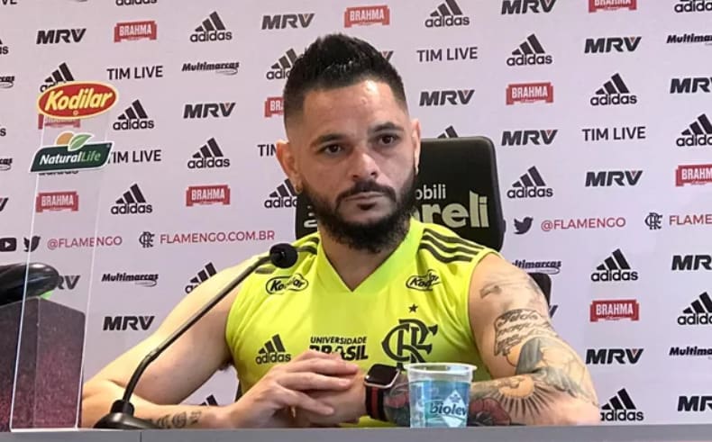 [ENQUETE]: Você acha que a diretoria do Flamengo deve renovar o contrato de Pará?