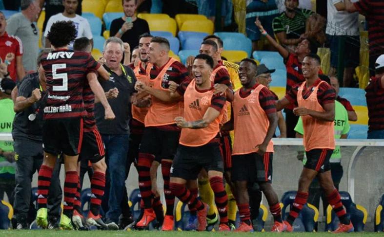 Flamengo tem Bruno Henrique expulso, marca gol no fim e vai à final da Taça Rio