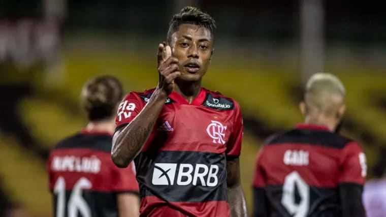 Flamengo vence Bangu com facilidade na volta do time titular