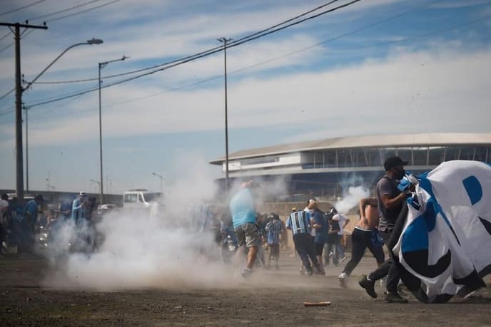 Grêmio afasta sócios envolvidos em protesto e projeta ação para ressarcimento