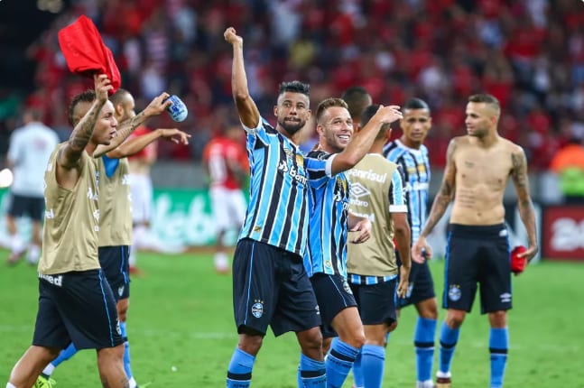 Grêmio esquece crise do rival e se blinda contra euforia no clássico