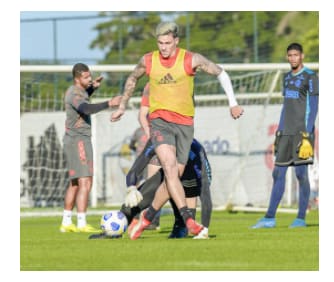 Pedro se destaca no treino do Fla e marca dois golaços