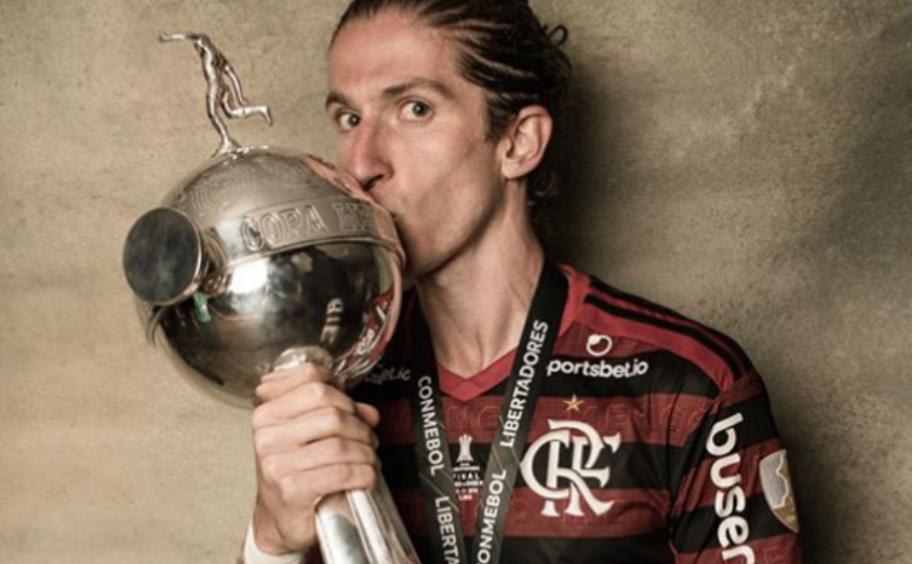 Filipe Luís completa um ano de Flamengo esbanjando categoria e colecionando títulos