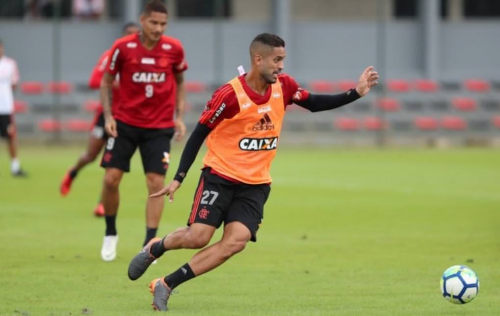 Rômulo reaparece em busca de nova chance no Flamengo