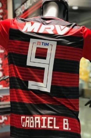 Lojas do Flamengo já comercializam a camisa 9 de Gabigol