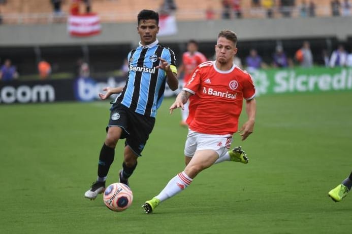 Matheus Nunes aguarda proposta de renovação com o Grêmio