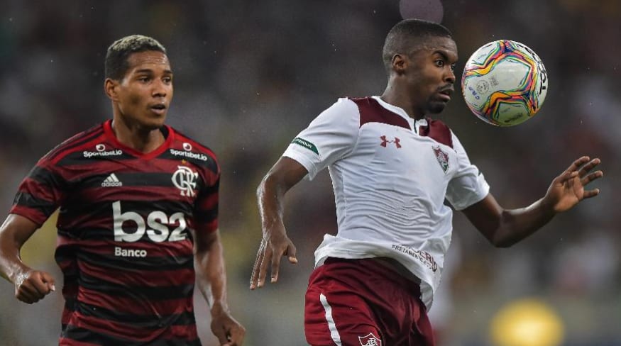 Flamengo estuda notificar Fluminense por cantos de Time de Assassino