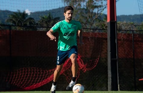 Rodrigo Caio treina mais segue como dúvida no Flamengo