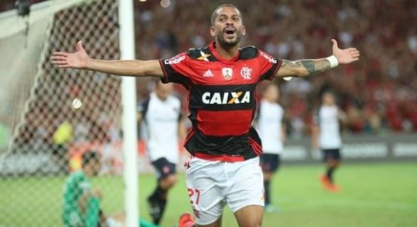 Rômulo só ficou no Flamengo porque alto salário assustou Inter e Atlético-PR