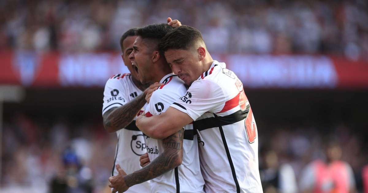 Corinthians vence Bragantino e fica mais perto do título da Copa