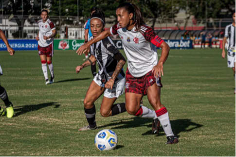 Brasileirão Feminino: Flamengo e Botafogo empatam na Gávea