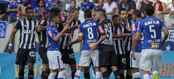 Cruzeiro apresenta notícia de infração ao TJD por copo arremessado no clássico