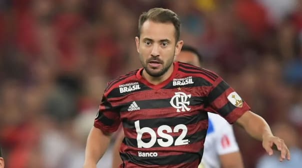 Everton Ribeiro vibra com grande momento dentro e fora do Flamengo