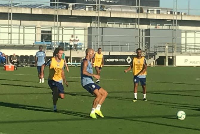 Reapresentação do Grêmio tem titulares na academia e reservas no campo