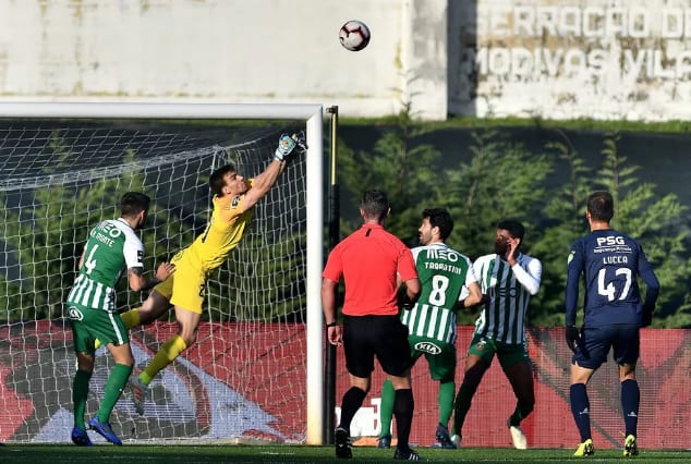 Sporting analisa investida em goleiro do Grêmio, diz jornal português