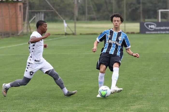 Time do empresário de Ferreira contrata promessa da base que rescindiu com Grêmio