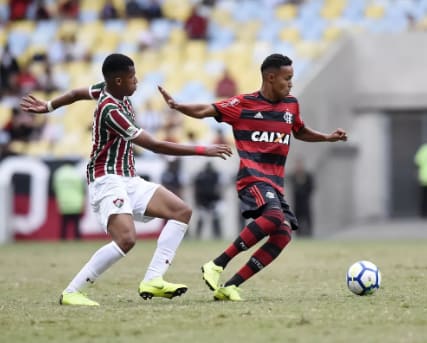 Garotada do Flamengo volta aos treinos neste domingo e será reavaliada após surto de caxumba