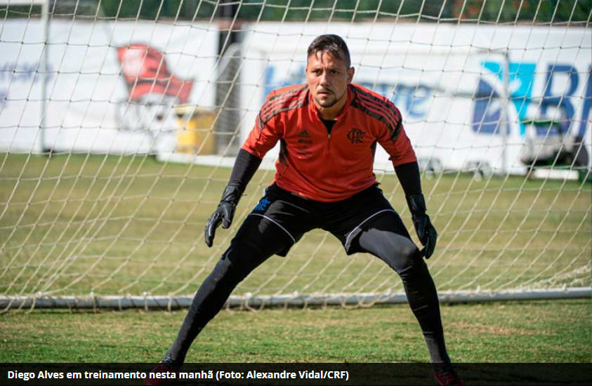 Mais perto da volta: Diego Alves avança e treina parte da atividade com o grupo do Flamengo