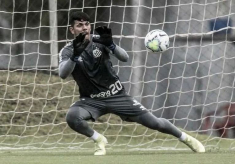 Santos teria pedido dinheiro e mais dois jogadores para negociar goleiro com o Flamengo