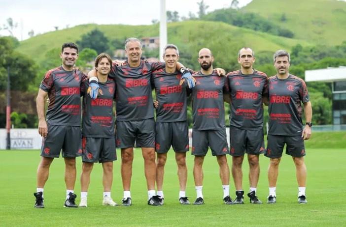 Telão itinerante: Paulo Sousa leva telão aos jogos do Flamengo, e comissão usa câmera tática para ajustes