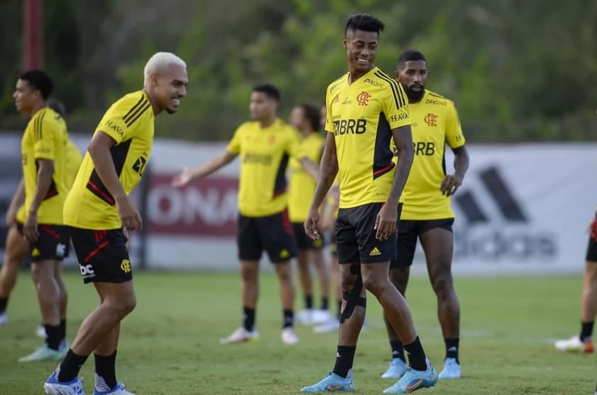 Flamengo se reapresenta para clássico e pode ter volta de jogador importante