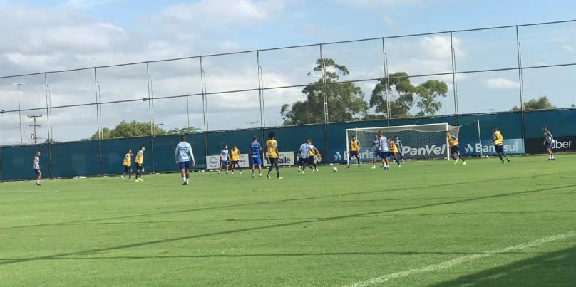 Reservas do Grêmio fazem coletivo contra transição