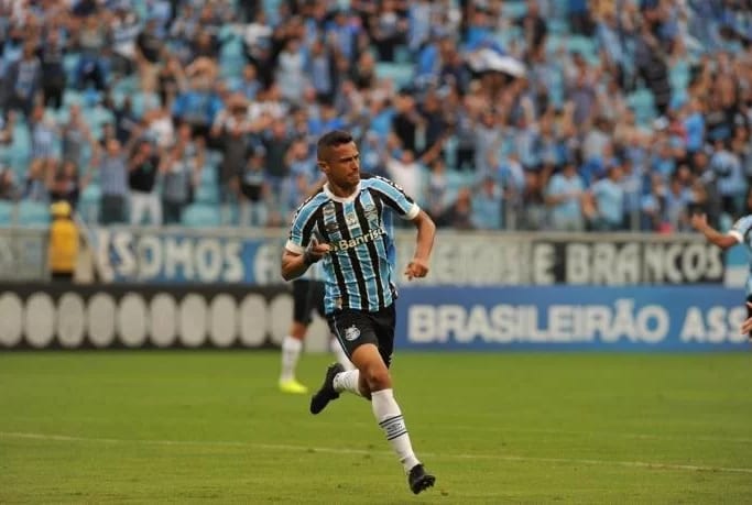 Grêmio não dá por encerrada negociação com Cícero, mas busca substituto