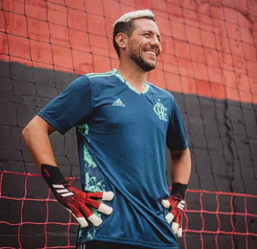 Flamengo lança nova camisa de goleiro em data especial; confira!