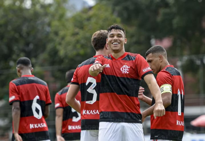 Copa do Brasil: Sub-17 Flamengo goleia o Gama e avança às quartas de final