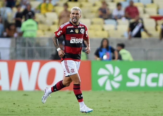 Flamengo vive apreensão em relação a Arrascaeta mas trabalha para tê-lo em final do Carioca