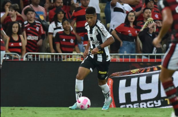 Flamengo prepara proposta pelo atacante Ângelo, do Santos