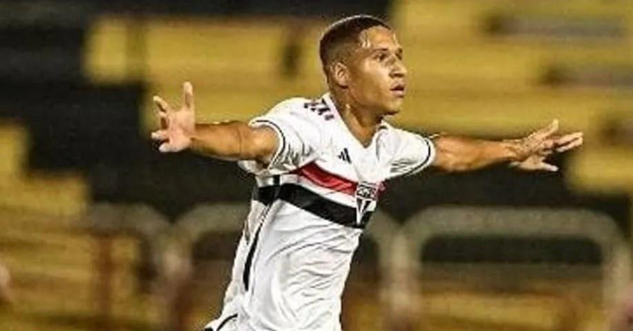 Jogo das faixas' pega fogo, Cano brilha e Fluminense vence São Paulo pelo  Brasileirão