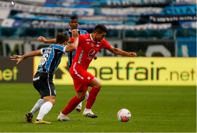 Grêmio arrisca com Orejuela no ataque e quase perde primeiro lugar na Libertadores; análise