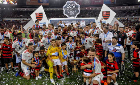 Jogadores do Flamengo comemoram título no Maracanã