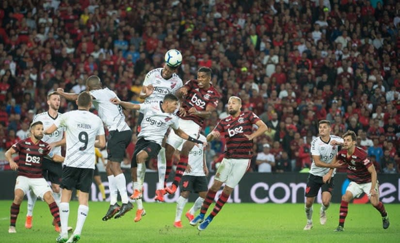 Flamengo multado por arremessos de copos em partida da Copa do Brasil