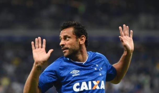 De férias do Cruzeiro, Fred faz sucesso com piadas ruins e já é chamado de Rei do Stories