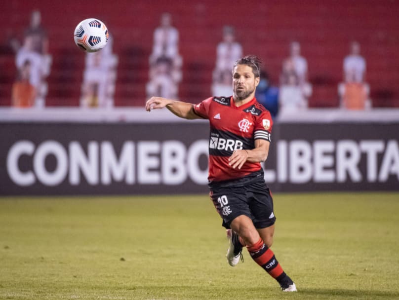 Com dores no joelho esquerdo, Diego vai ter que ser observado no Flamengo