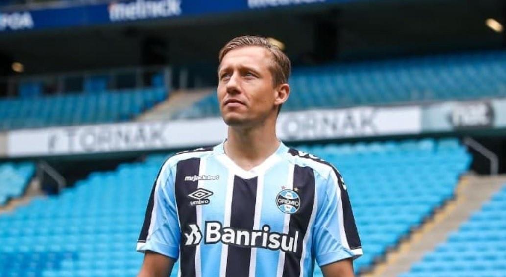 Emocionado: Lucas Leiva quebra silêncio sobre jogar no Grêmio e manda recado para torcida do Imortal