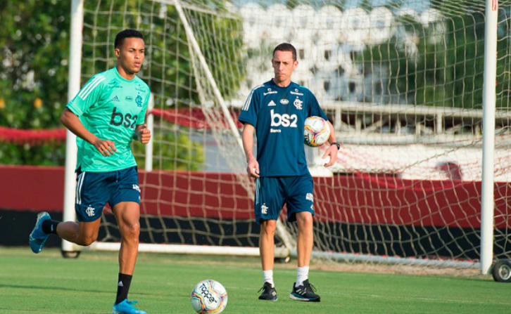 Flamengo deve integrar atletas da base ao profissional nesta semana, de forma definitiva