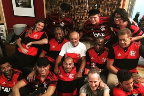 MC Koringa se une a ídolos do Flamengo para cantar canção sobre Mundial de 81