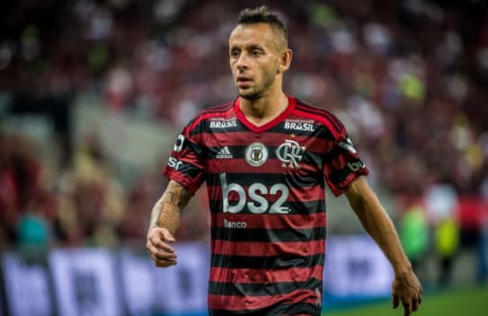 Rafinha e Arrascaeta treinam, mas Flamengo vai reavaliar antes da semi