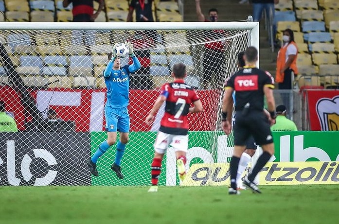 Quem ganha é o Grêmio, Brenno fala sobre disputa com Chapecó pela titularidade