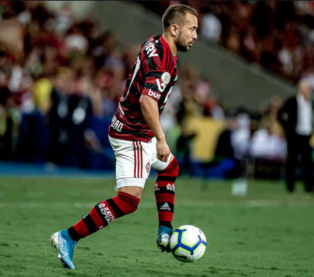 Éverton Ribeiro e Pablo Marí não enfrentam o Palmeiras