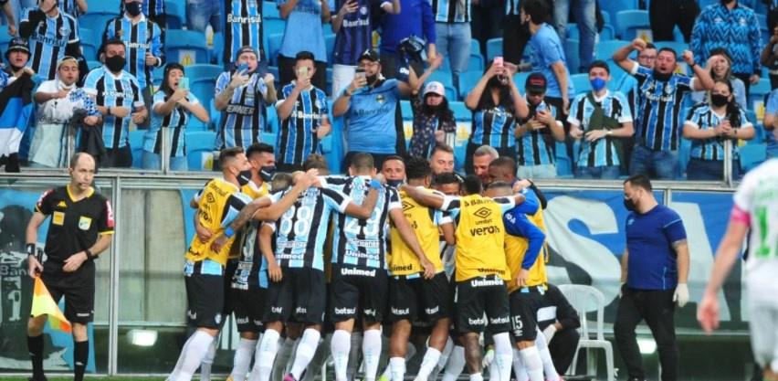 Denis Abrahão pede respeito à tradição do Grêmio: Ou entrega corpo e alma, ou vai bailar